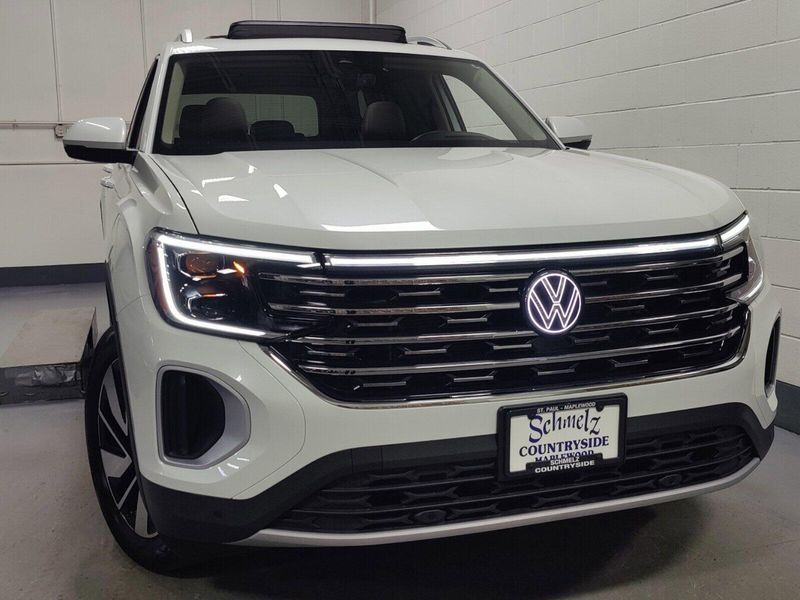 2024 Volkswagen Atlas SEL AWD w/Sunroof & NavImage 3