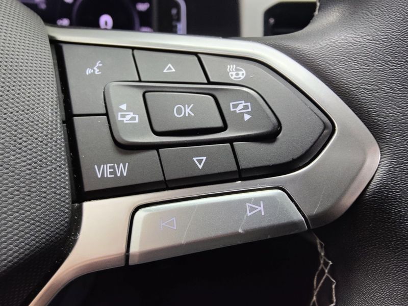 Used 2023 Volkswagen Atlas Cross Sport V6 SEL AWD w/Sunroof/NavImage 33