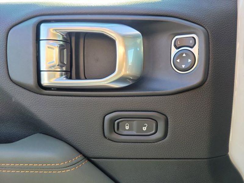 New 2026 Jeep Gladiator Mojave 4x4