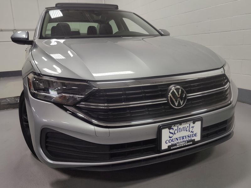 2024 Volkswagen Jetta SE w/Sunroof/Black Wheel PkgImage 2
