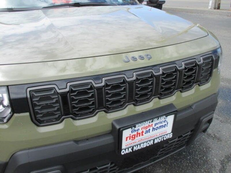 New 2026 Jeep Cherokee Laredo 4x4Image 4