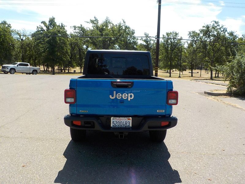 2023 Jeep Gladiator Overland photo 4