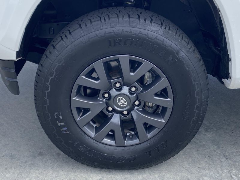 2022 Toyota Tacoma SR5Image 10