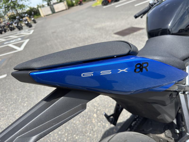 2024 Suzuki GSX-8R - METALLIC TRON BLUE 