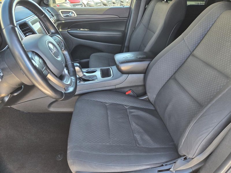 Used 2021 Jeep Grand Cherokee Laredo E 4x2
