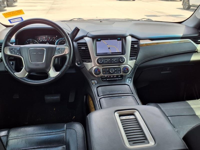 Used 2017 GMC Yukon DenaliImage 4