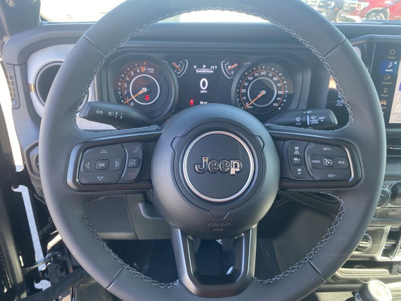 2025 Jeep Gladiator Sport S photo 13