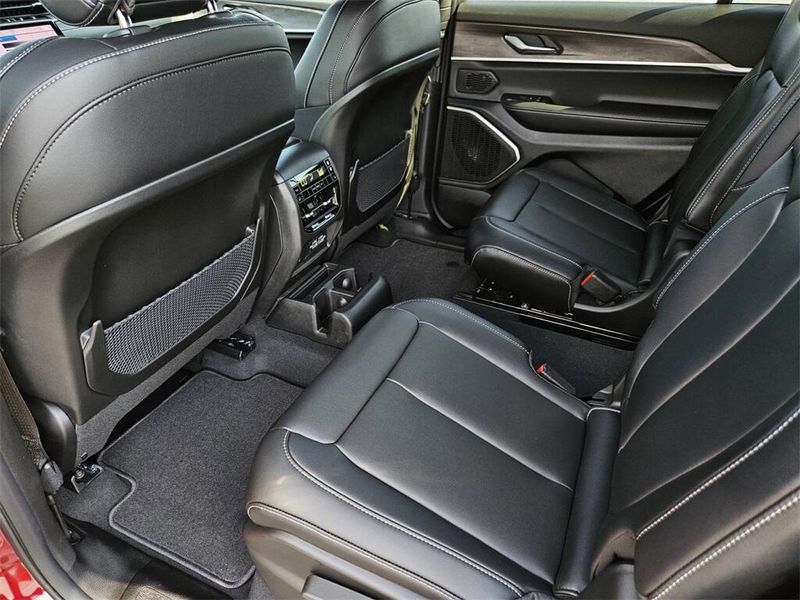 2025 Jeep Grand Cherokee L Limited 4x4Image 25