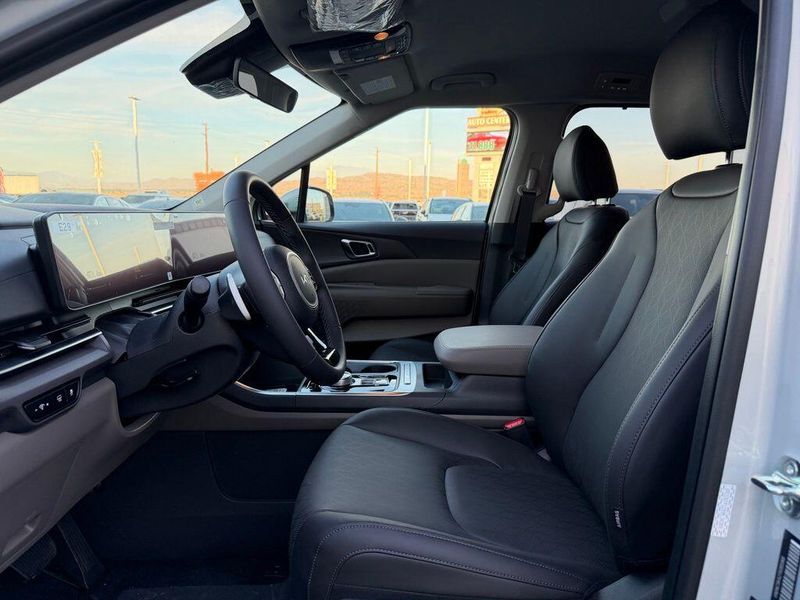 New 2026 Kia Carnival Hybrid EXImage 11