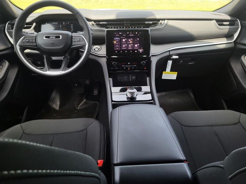2025 Jeep Grand Cherokee Laredo 4x4Image 27