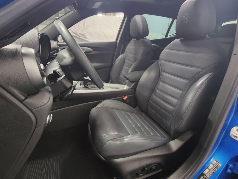 Used 2024 Alfa Romeo Tonale Ti eAWD Premium w/SunroofImage 17