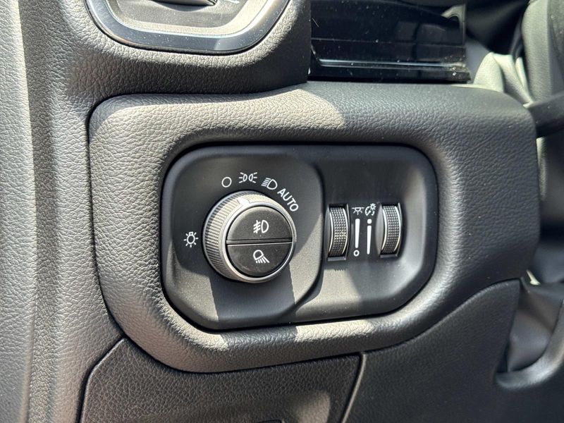 New 2026 RAM 1500 Laramie Crew Cab 4x4 6'4' Box
