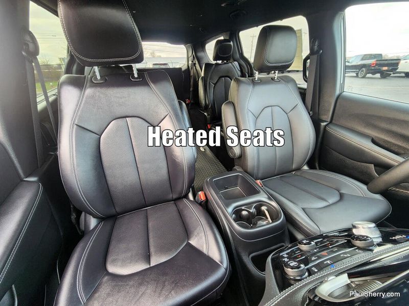 New 2026 Chrysler Pacifica Select