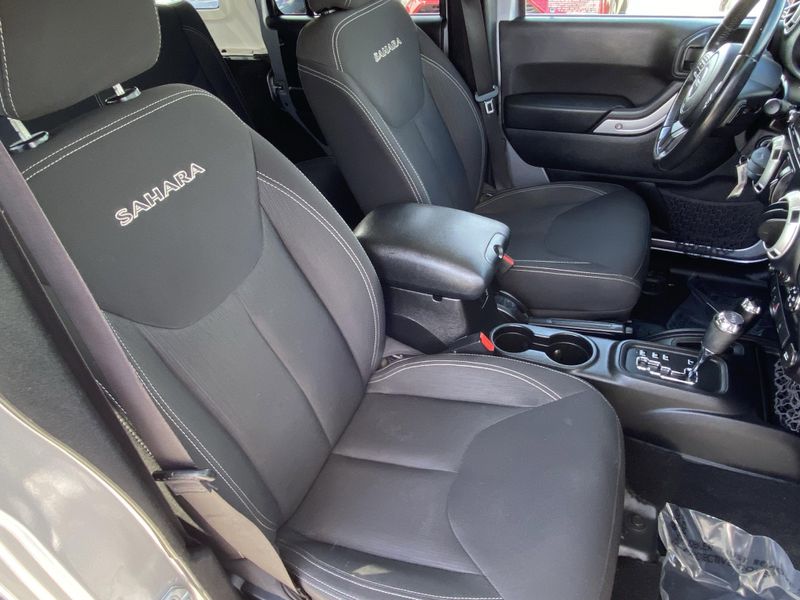 Used 2016 Jeep Wrangler Unlimited SaharaImage 11