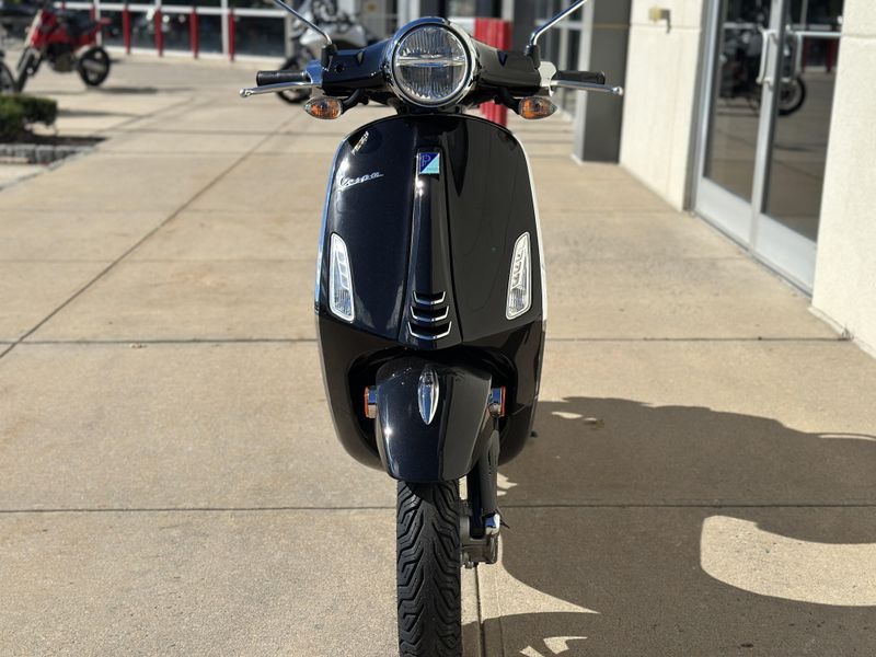 2023 Vespa PRIMAVERA 150 in a NERO CONV exterior color. Cross Country Powersports 732-491-2900 crosscountrypowersports.com 