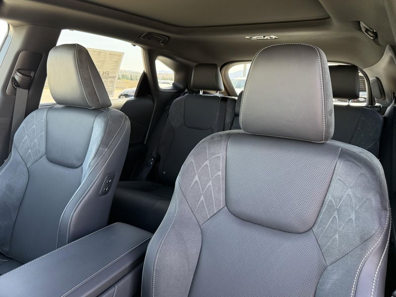 New 2026 Lexus RX 450h+ LuxuryImage 19