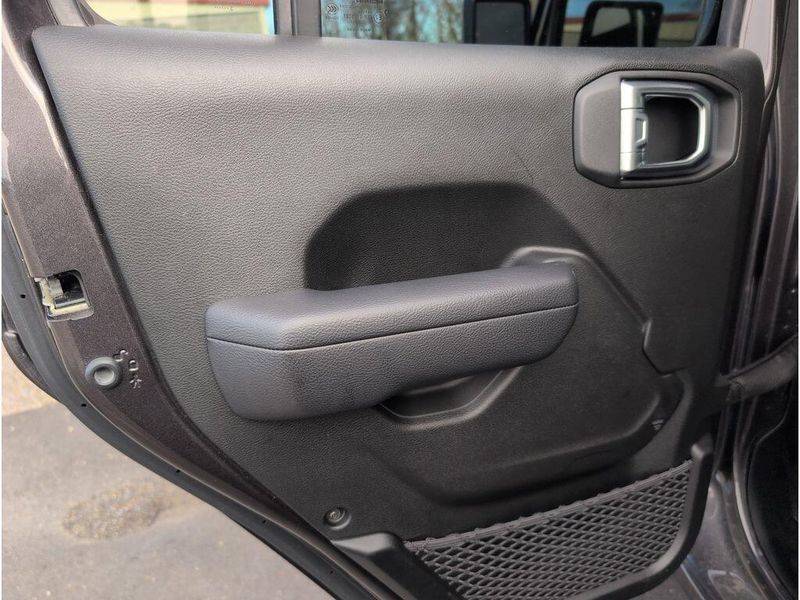 Used 2024 Jeep Wrangler RubiconImage 35