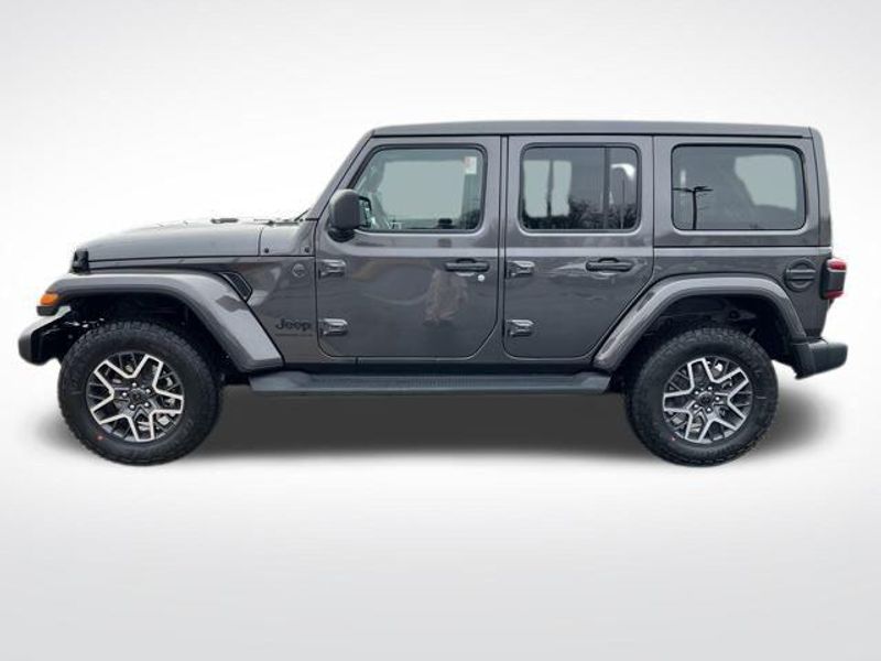 2025 Jeep Wrangler 4-door SaharaImage 4