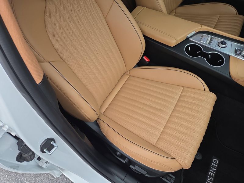 2022 Genesis G70 2.0T photo 16