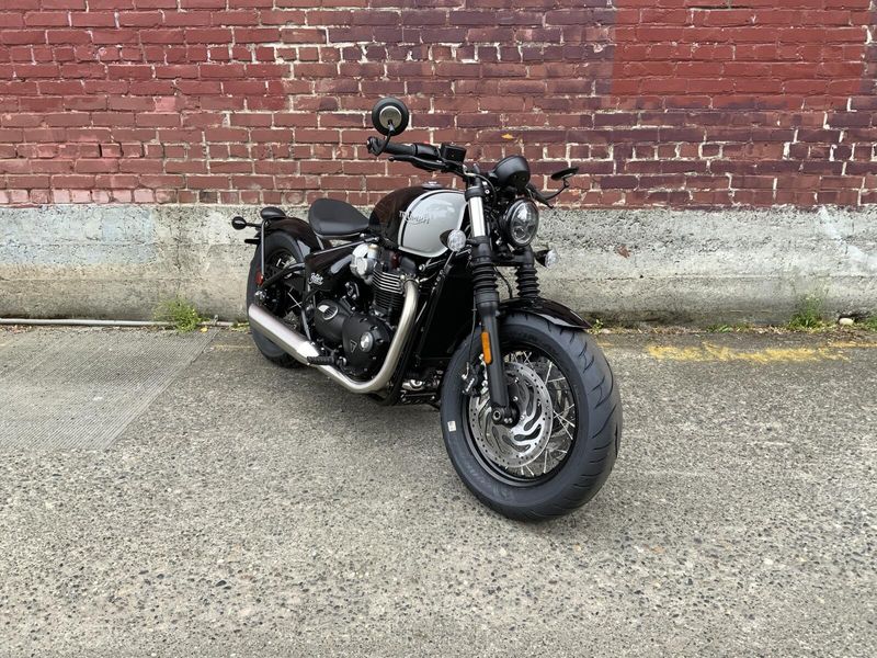 2025 Triumph BONNEVILLE BOBBER