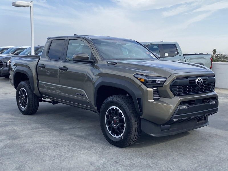 2024 Toyota Tacoma TRD Off Road HybridImage 2