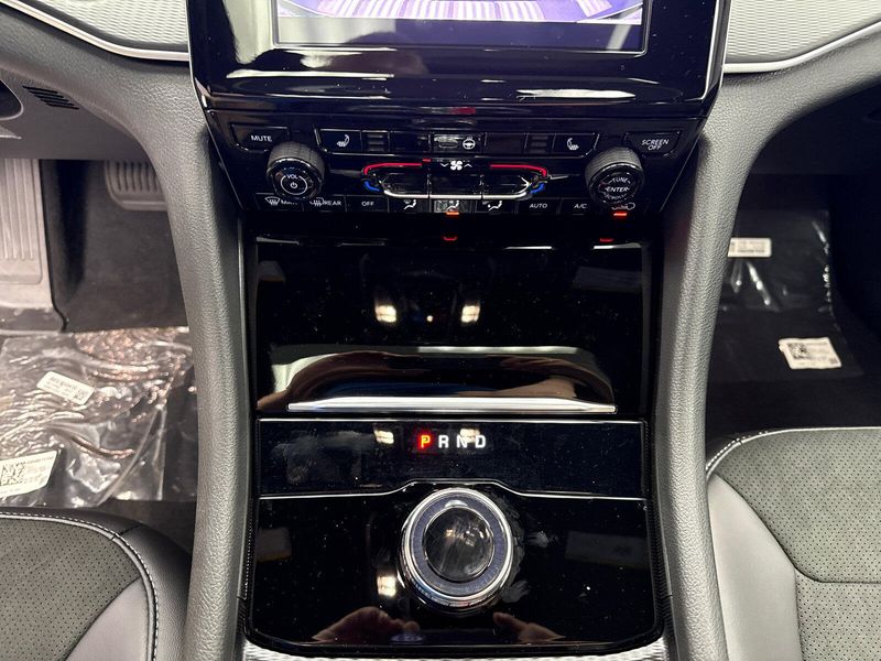 New 2025 Jeep Grand Cherokee L Altitude X 4x4Image 14