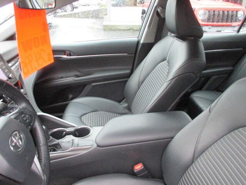 2023 Toyota Camry SEImage 18