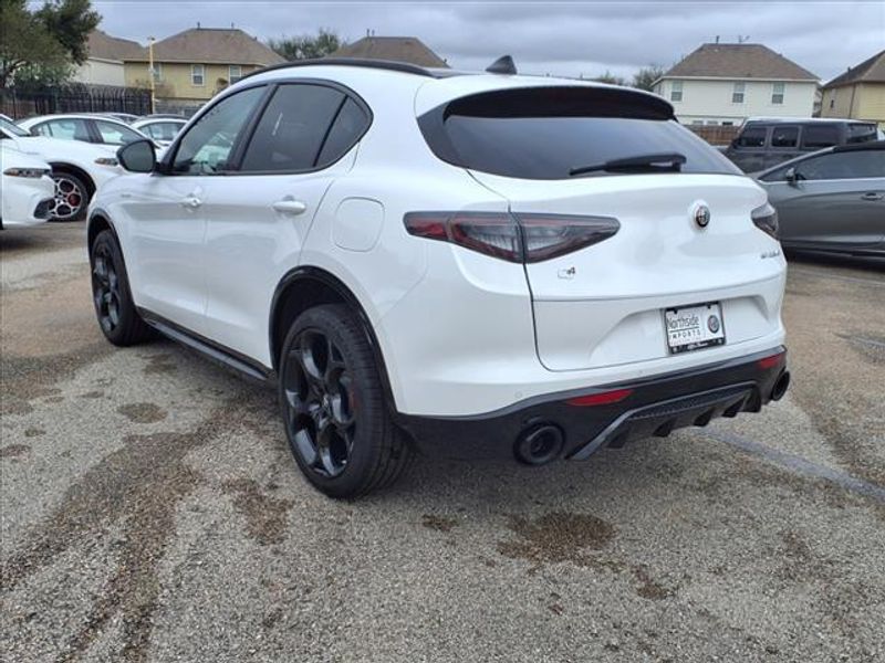 2025 Alfa Romeo Stelvio SprintImage 9