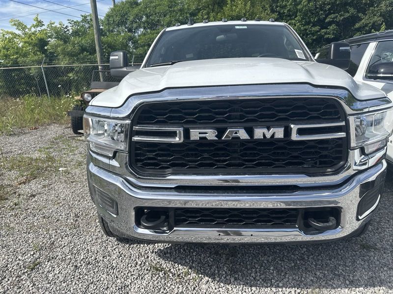 2024 RAM 5500 Tradesman Chassis Crew Cab 4x4 84