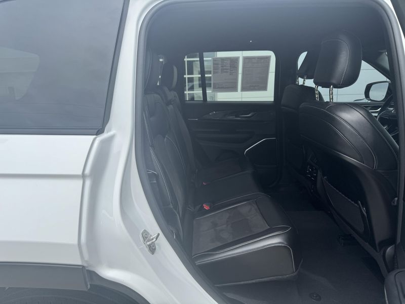 Used 2022 Jeep Grand Cherokee AltitudeImage 12