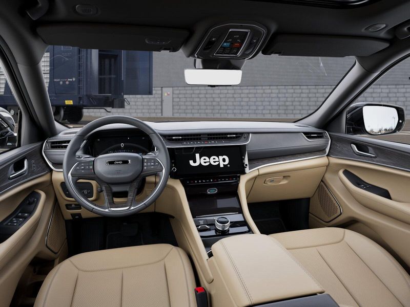 New 2026 Jeep Grand Cherokee L Limited 4x4Image 14
