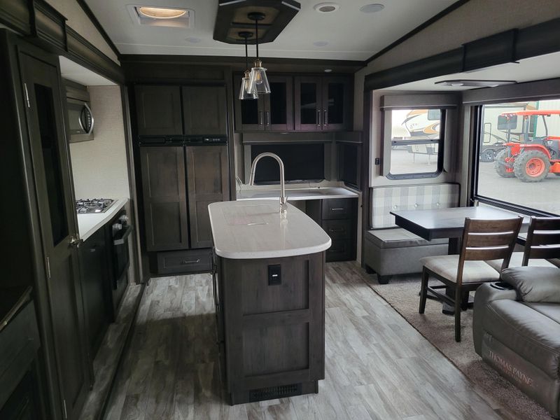 Used 2021 GRAND DESIGN M-320MKS Image 9