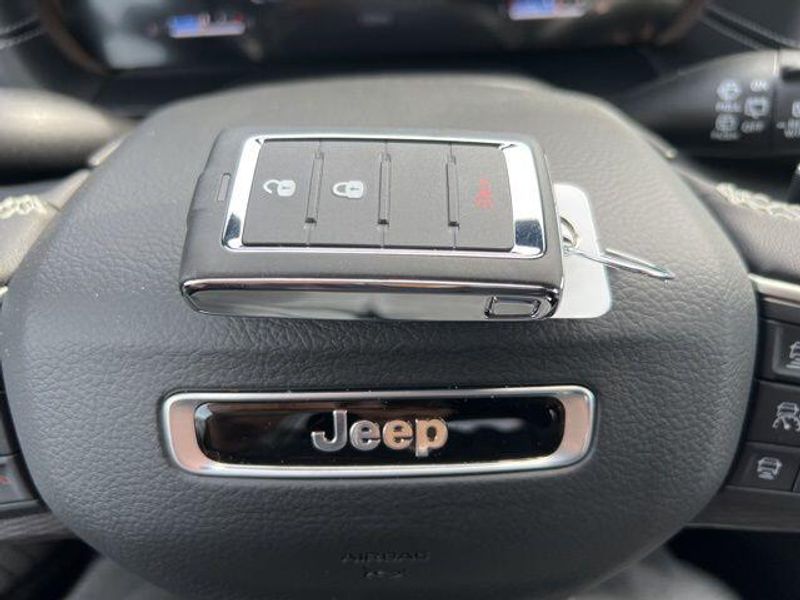 2025 Jeep Grand Cherokee Laredo X 4x4