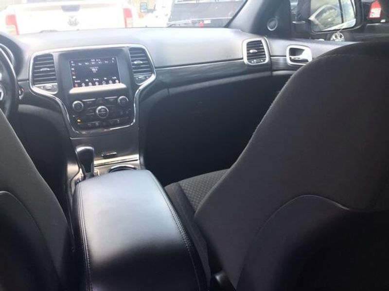 Used 2020 Jeep Grand Cherokee Laredo EImage 18