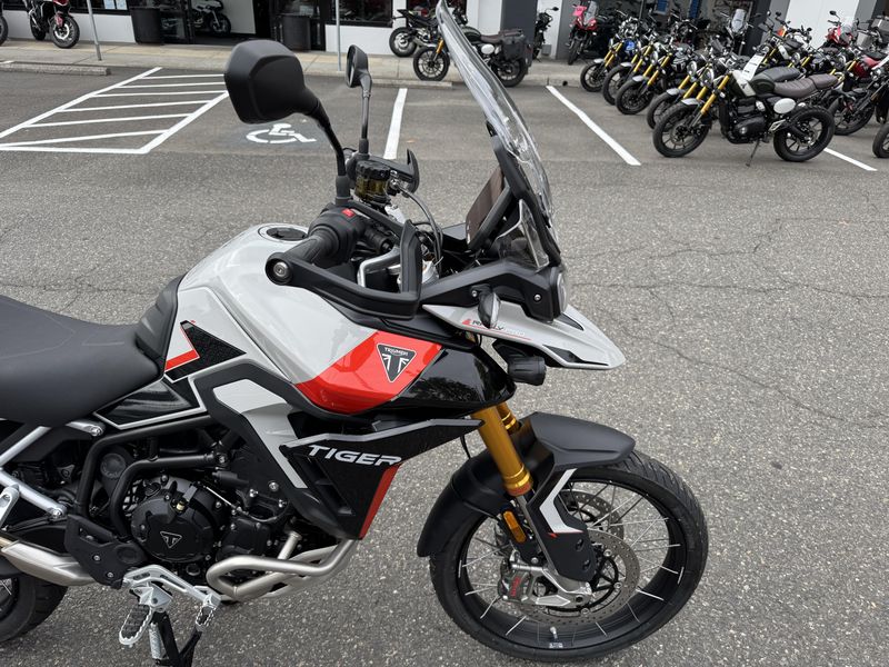 2025 Triumph Tiger 900 Rally Pro - ASH GREY - INTENSE ORANGE 