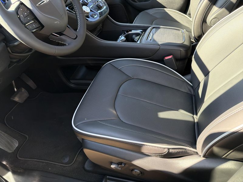 New 2026 Chrysler Pacifica LimitedImage 22