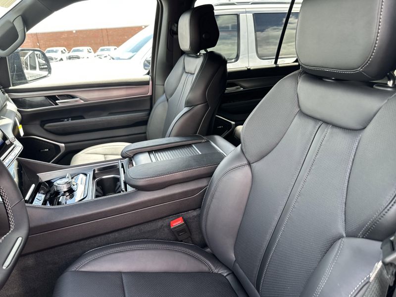 2025 Jeep Wagoneer Carbide 4x4Image 25