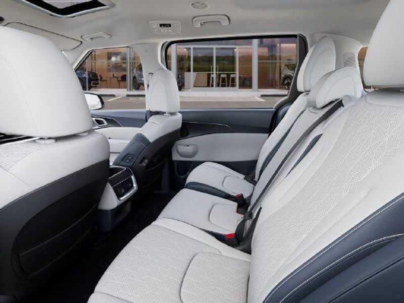 New 2027 Kia Carnival SXImage 19