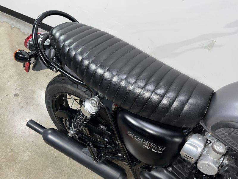 Used 2016 Triumph Bonneville T120 Black Base Image 21