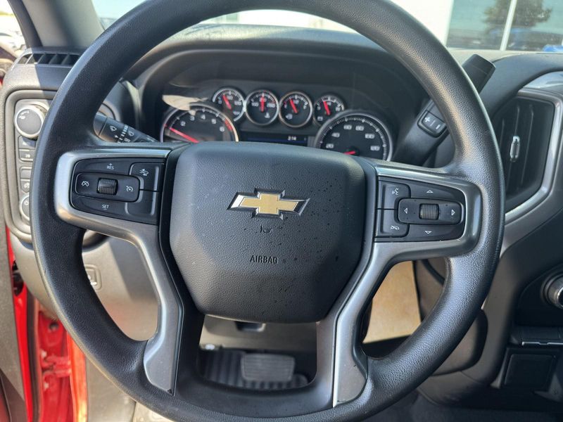 2022 Chevrolet Silverado 1500 Custom photo 10
