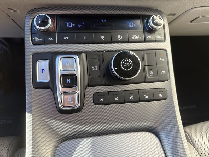 Used 2023 Hyundai Palisade LimitedImage 34