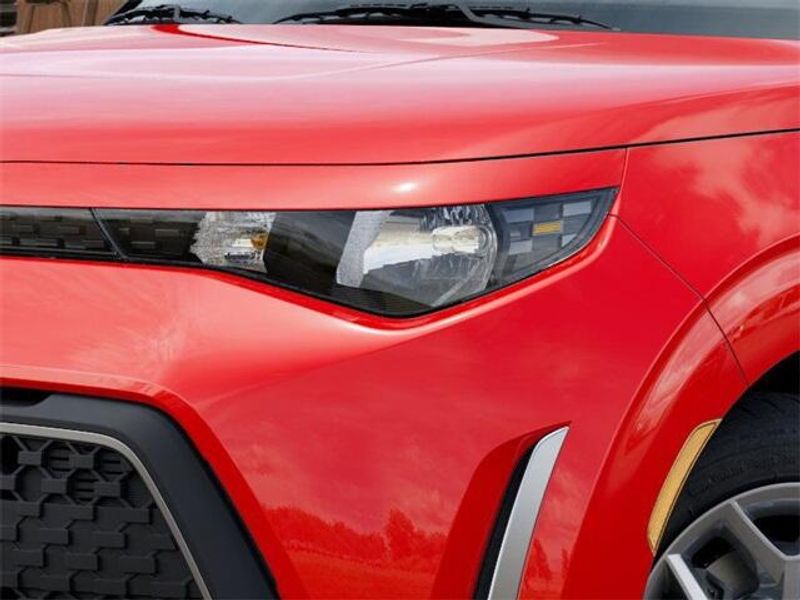 2025 Kia Soul LXImage 10