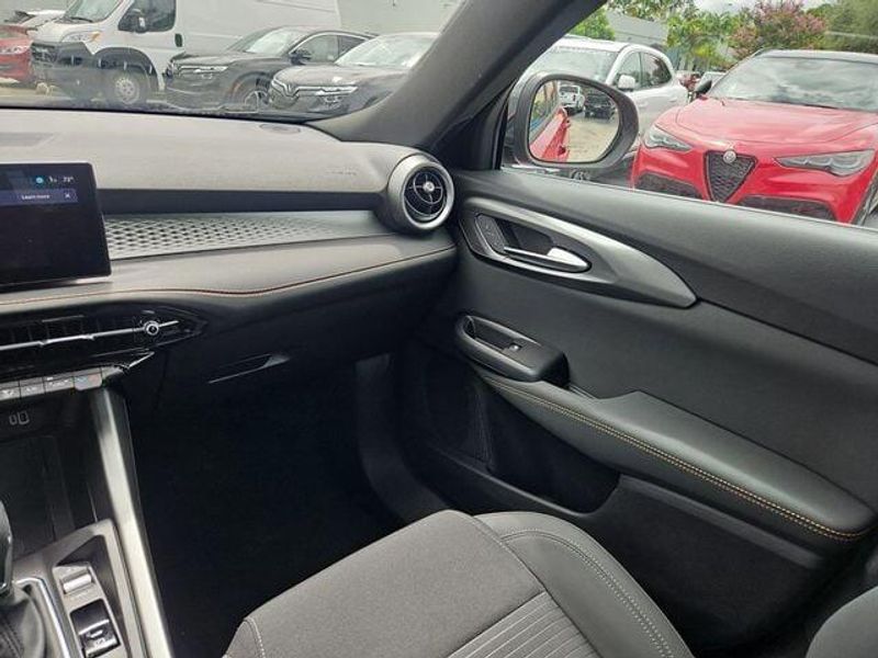 2025 Alfa Romeo Tonale photo 13