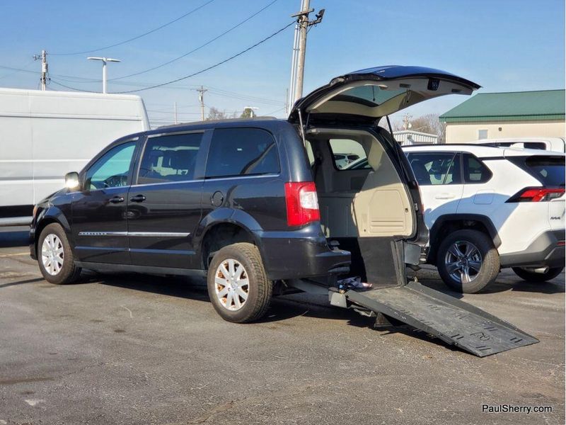 2015 Chrysler Town & Country TouringImage 6