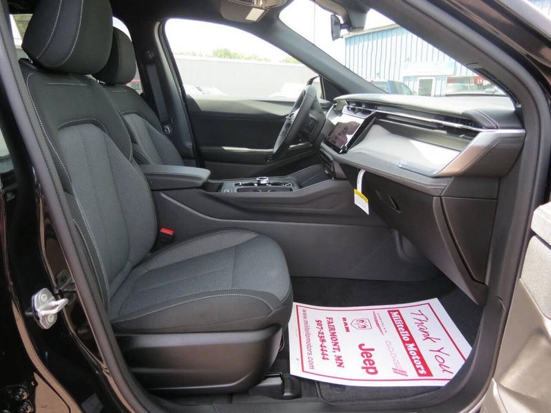 New 2026 Jeep Cherokee Laredo 4x4Image 17