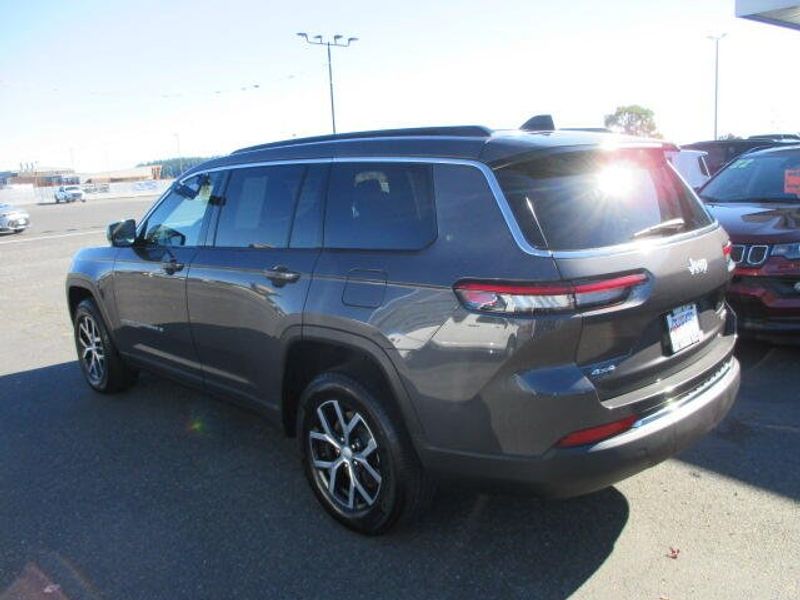 Used 2024 Jeep Grand Cherokee L LimitedImage 12