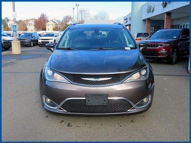 2018 Chrysler Pacifica Touring LImage 3