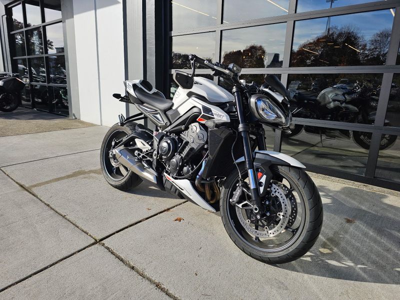 2025 Triumph Street Triple 765 R