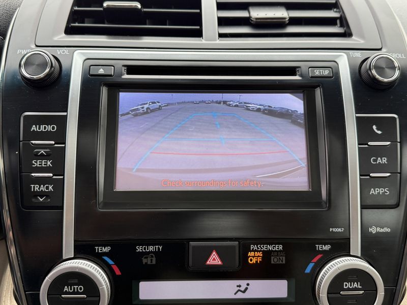 2013 Toyota Camry Hybrid XLEImage 29