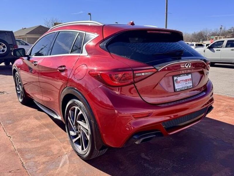 Used 2017 INFINITI QX30 PremiumImage 7